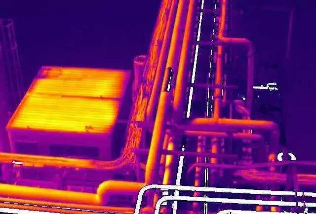 Imagen termográfica de una instalación industrial